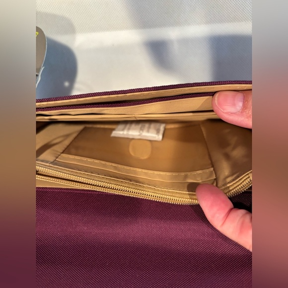 Travelon | RFID blocking, bifold travel wallet - Picture 10 of 13